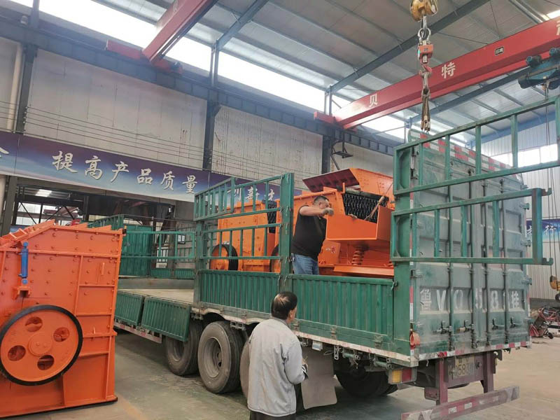 20201003箱式破碎機(jī)發(fā)往南寧