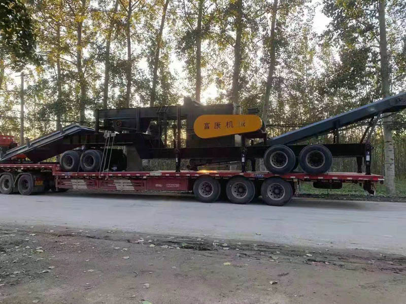 移動(dòng)煤炭破碎機(jī)廠家發(fā)往內(nèi)蒙